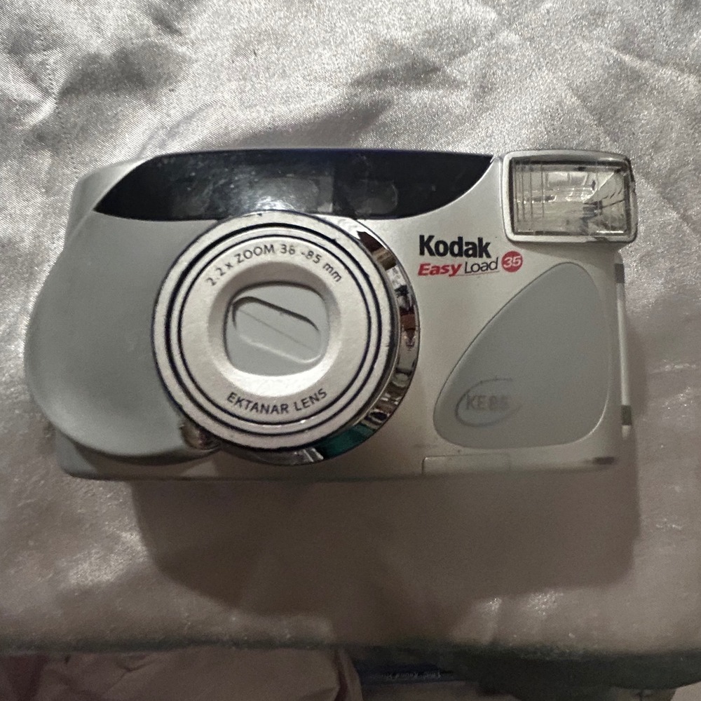 Kodak Easy Load 35 KE85 35mm Film Camera Silver Ektanar 38-85mm Zoom Lens